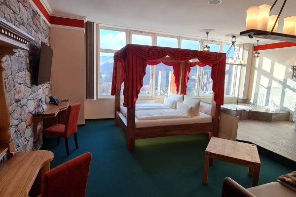 Honeymoon Suite